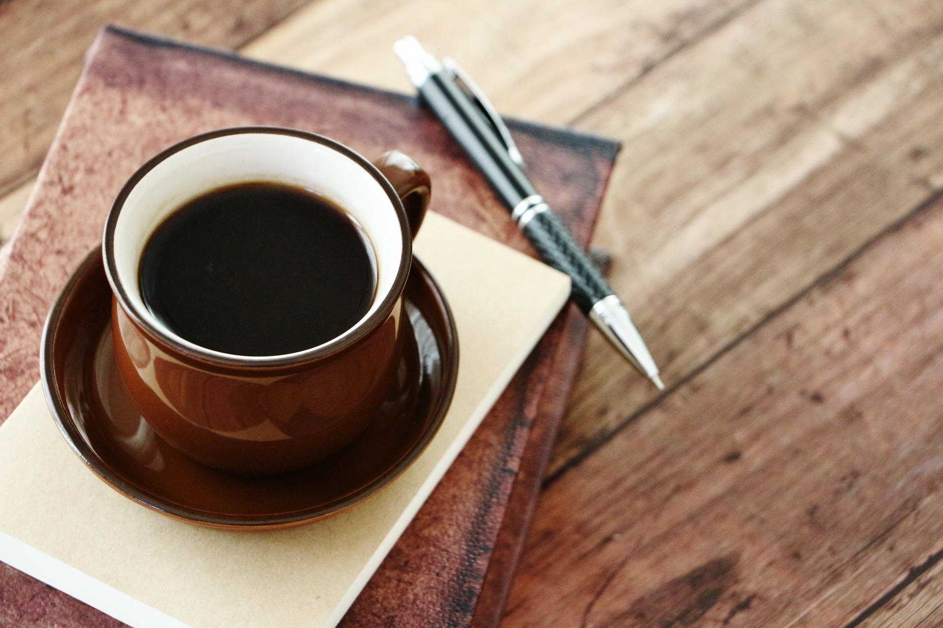 コーヒーで尿酸値対策。1日何杯飲めば、痛風リスクを下げられる？