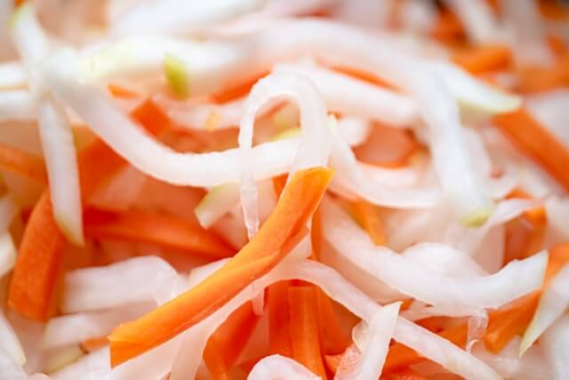 大根と新鮮な野菜のカラフルサラダのレシピ