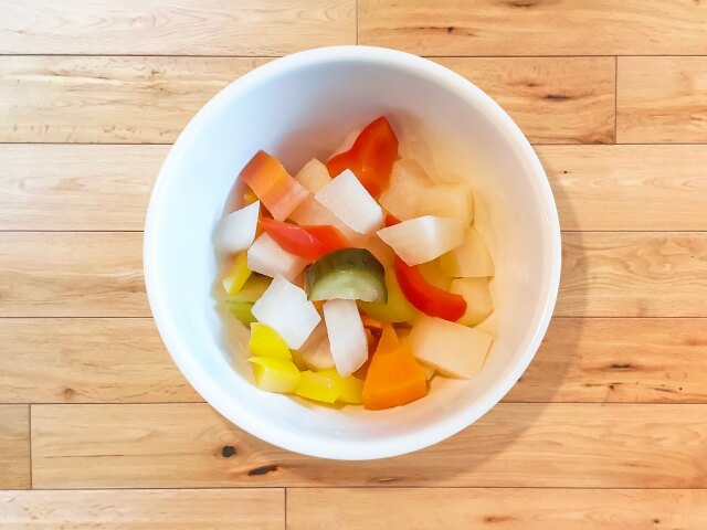 フルーツと組み合わせた大根サラダのレシピ